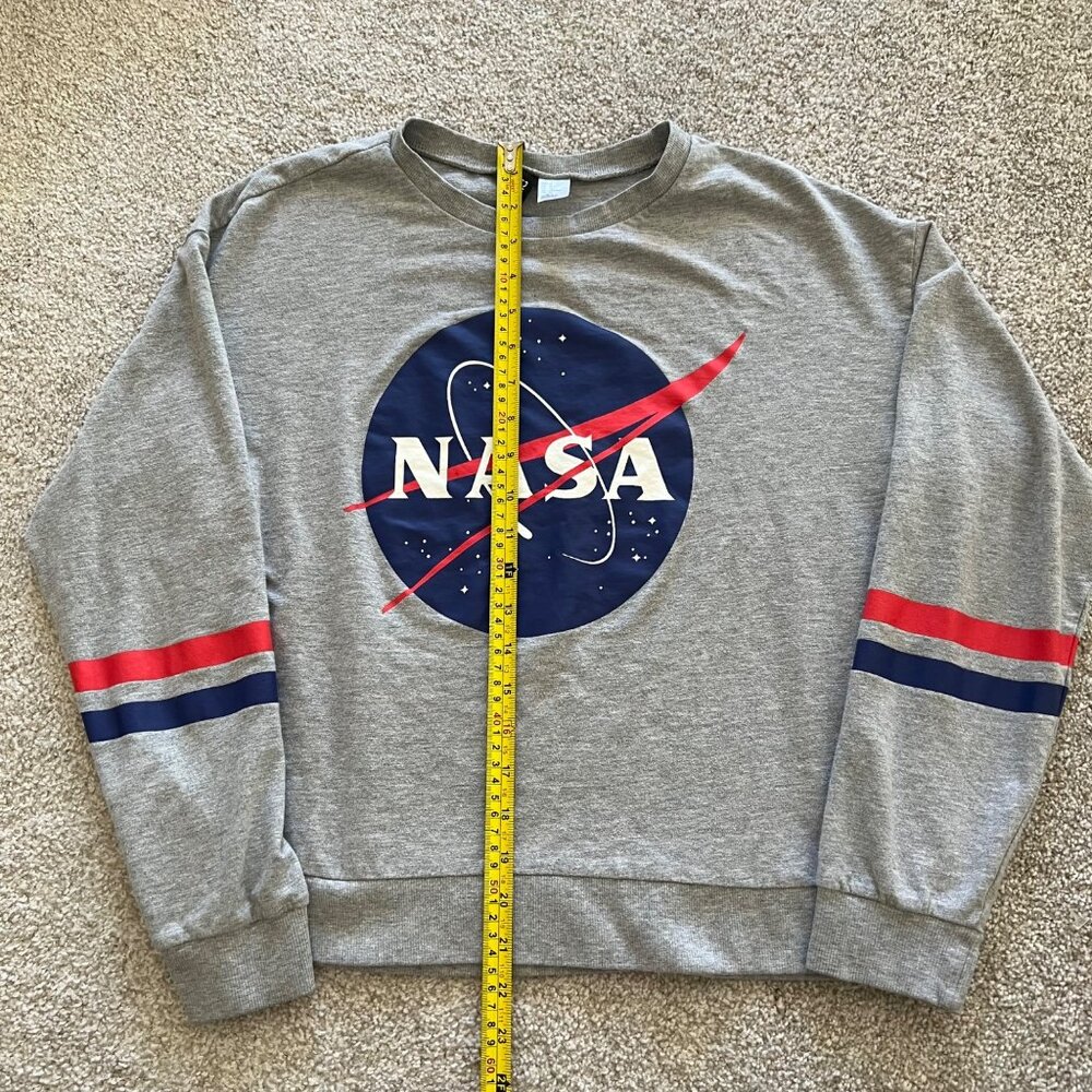 NASA Lightweight Gray Pullover Sweater with Blue and Red Stripes M - Picture 4 of 6